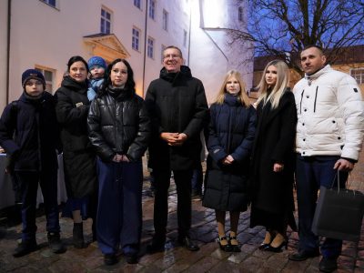 Stibu ģimene kopā ar Valsts prezidentu Edgaru RInkēviču